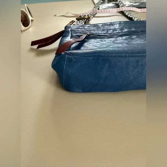 Fossil blue genuine leather crossbody bag with adjustable strap. Multi pocket - Picture 12 of 15